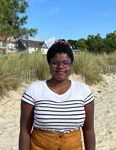 Sonia Jannin, chargée d'accueil et de la boutique à l'Office de tourisme de Carnac